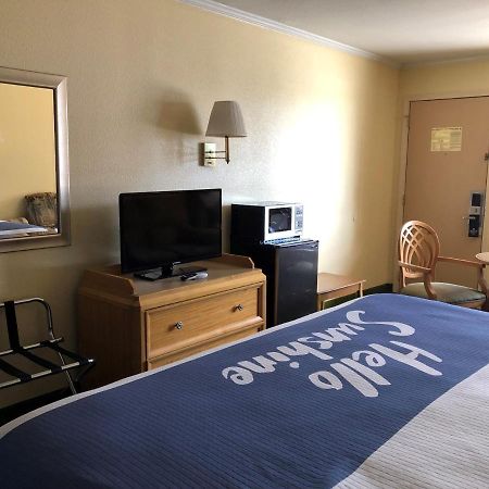 Days Inn By Wyndham Alamogordo White Sands Exteriör bild